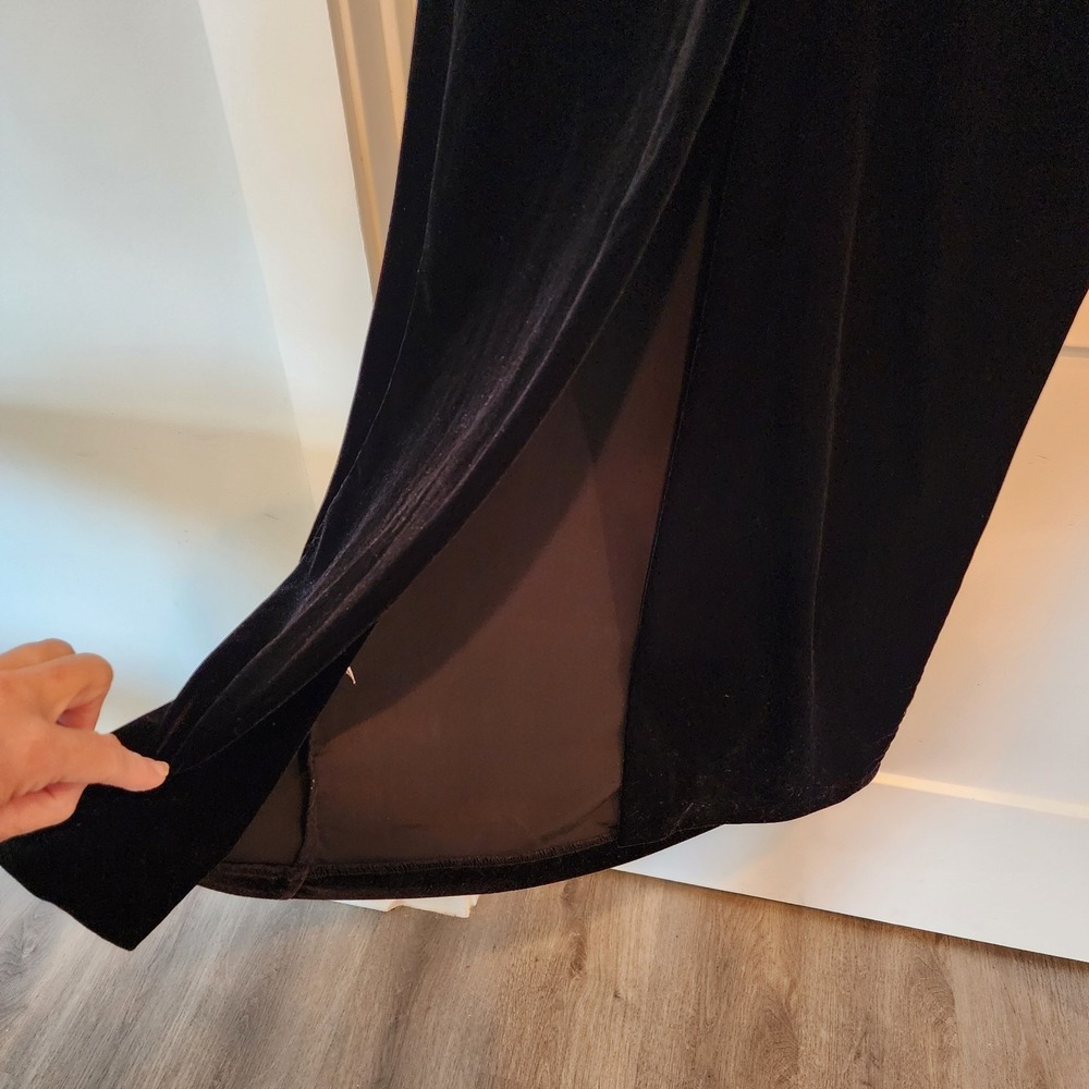 NWT XSCAPE Black Velvet Off-Shoulder Ruffle‎ Gown 16 Formal Event Wedding Ball - Picture 11 of 16